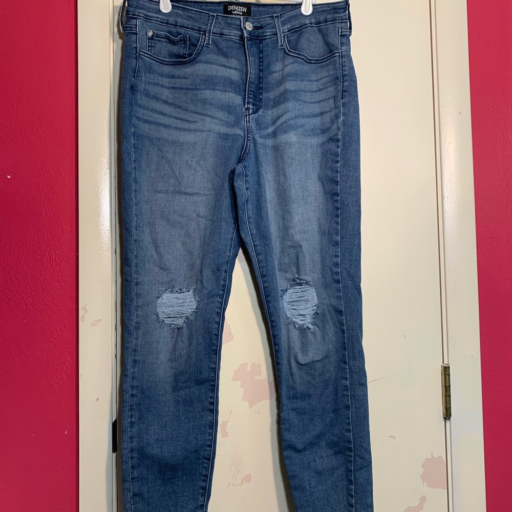 Levi’s Ripped Jeans